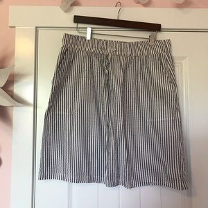 Seersucker pencil skirt with elastic waist